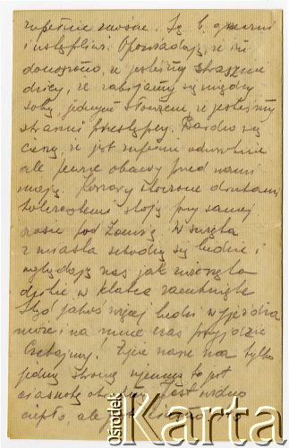 26.12.1917, Łomża, Polska.
List wysłany przez Juliusza Kamlera (1898-1919), żołnierza 1 Pułku Ułanów Legionów Polskich z Łomży do rodziców Amelii i Juliusza Leopolda Kamlerów zamieszkałych w Warszawie przy ulicy Pięknej. Juliusz Kamler został internowany w obozie w Szczypiornie w lipcu 1917 roku, w grudniu został przeniesiony do obozu w Łomży. Tam przebywał do lutego 1918 roku. W liście opisuje kolację wigilijną i pasterkę oraz porównuje warunki życiowe w obozach w Szczypiornie i Łomży.
Fot. zbiory Ośrodka KARTA, Pogotowie Archiwalne [PAF_004], udostępniła Anna Stańczykowska