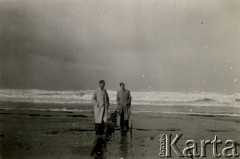 12.12.1940, Tel-Aviv, Palestyna.
Dwaj żołnierze Brygady Strzelców Karpackich, w tle Morze Śródziemne. Oryginalny podpis z tyłu fotografii: 