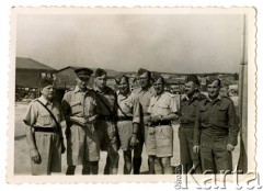 Kwiecień 1942, brak miejsca.
Żołnierze Samodzielnej Brygady Strzelców Karpackich, czwarty od lewej Czesław Dobrecki. Podpis oryginalny: 