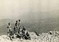Maj 1944, Monte Cassino, Włochy.
Żołnierze 2 Korpusu Polskiego, którzy brali udział w bitwie pod Monte Cassino. Oryginalny podpis na odwrocie zdjęcia: 