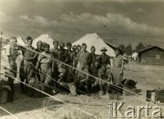 28.06.1940, Samekh, Palestyna.
Żołnierze Samodzielnej Brygady Strzelców Karpackich. Oryginalny podpis na odwrocie fotografii: 