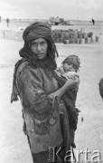 1943, Irak.
Młoda kobieta z dzieckiem na ręku.
Fot. NN, zbiory Ośrodka KARTA, Pogotowie Archiwalne [PAF_015], przekazał Krzysztof Dobrecki
