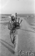 Maj 1942, Palestyna.
Hinduski kobziarz.
Fot. Czesław Dobrecki, zbiory Ośrodka KARTA, Pogotowie Archiwalne [PAF_015], przekazał Krzysztof Dobrecki
