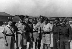 Kwiecień 1942, Palestyna.
Żołnierze Samodzielnej Brygady Strzelców Karpackich, czwarty od lewej stoi Czesław Dobrecki. Podpis oryginalny: 
