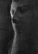 1941-1942, Egipt.
Rzeźba - głowa faraona.
Fot. Czesław Dobrecki, zbiory Ośrodka KARTA, Pogotowie Archiwalne [PAF_015], przekazał Krzysztof Dobrecki