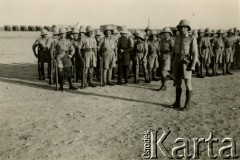 1943, Irak.
Żołnierze  w mundurach tropikalnych.
Fot. NN, zbiory Ośrodka KARTA, Pogotowie Archiwalne [PAF_009], udostępniła Barbara Raszczyk