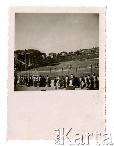 1943, Kirkuk, Irak.
Mecz piłki nożnej rozgrywany przez żołnierzy.
Fot. NN, zbiory Ośrodka KARTA, Pogotowie Archiwalne [PAF_009], udostępniła Barbara Raszczyk