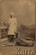 Ok. 1880, Wiedeń, Austro-Węgry.
Zofia Szwejkowska z psem.
Fot. NN, zbiory Ośrodka KARTA, udostępniła Elżbieta Sławikowska