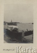 1910, Wenecja, Włochy.
Płynące barki, fotografia z albumu Zofii i Tadeusza Rittnerów ze zdjęciami amatorskimi robionymi przez nich.
Fot. Zofia lub Tadeusz Rittner, zbiory Ośrodka KARTA, udostępniła Elżbieta Sławikowska
