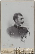 1897, Austro-Węgry.
Portret młodego mężczyzny w mundurze armii Austria.ckiej.
Fot. I. Wasservogel, zbiory Ośrodka KARTA, udostępniła Elżbieta Sławikowska