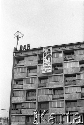 Kwiecień 1987, Warszawa, Polska.
Aleje Jerozolimskie. Akcja transparentowo 
- ulotkowa. Napis: 