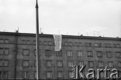 1987-1988, Warszawa, Polska.
Ulica Grójecka. Transparent o treści: 