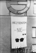 27.06.1989, Warszawa, Polska.
Ulica Marszałkowska róg Nowogrodzkiej. Napis na transparencie: 