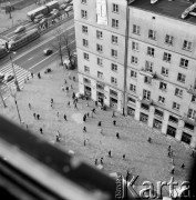 Lato 1986, Warszawa, Polska.
Ulica Marszałkowska róg Świętorzyskiej. Akcja transparentowo - ulotkowa. Z transparentu o treści: 