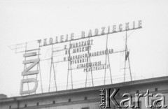 Jesień 1986, Warszawa, Polska.
Ulica Chmielna przy Dworcu Centralnym. Akcja transparentowa - uzupełnienie napisem: 