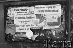 Styczeń 1981, Rzeszów, Polska..
Strajk rolników w siedzibie byłej WRZZ (Wojewódzka Rada Związków Zawodowych) w Rzeszowie. Na zdjęciu ulotki rządowe: 