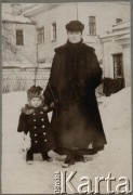 Ok. 1904, Moskwa, Rosja.
Eufrozyna Klukowska (1879-1959), żona Juliana Klukowskiego wraz ze swoją córką Zofią (1902-1944). 
Fot. NN, zbiory Ośrodka KARTA, udostępniła Joanna Majewska
