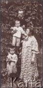 Ok. 1908, Letnisko k/ Moskwy, Rosja.
Julian Klukowski z żoną Eufrozyną i dziećmi: Janem i Zofią.
Fot. NN, zbiory Ośrodka KARTA, udostępniła Joanna Majewska