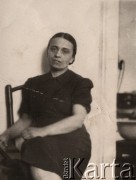 1940-1944, Polska.
Zofia Karolak (1902-1944), córka Eufrozyny i Juliana Klukowskiego, żona Antoniego Karolaka.
Fot. NN, zbiory Ośrodka KARTA, udostępniła Joanna Majewska
