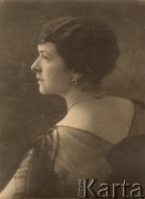 Początek XX wieku, brak miejsca.
Portret Jadwigi Sznepel w naszyjniku z pereł.
Fot. NN, zbiory Ośrodka Karta, udostępniła Elżbieta Bakanowska