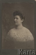 1908, Kamienna,  Rosja.
Portret Jadwigi Sznepel.
Fot. NN, zbiory Ośrodka Karta, udostępniła Elżbieta Bakanowska