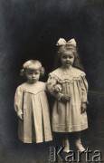 Ok. 1900, brak miejsca.
Portret dwójki dzieci - Helena i Władysław Mazurkowscy.
Fot. NN, zbiory Ośrodka Karta, udostępniła Elżbieta Bakanowska