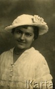 Lata 20-te, Polska.
Maria Borsuk (później Majewska), portret.
Fot. NN, zbiory Ośrodka KARTA, kolekcję udostępniła Barbara Majewska-Luft