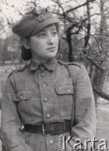 1944-1945, brak miejsca
Żołnierka 1 Dywizji Piechoty im. Tadeusza Kościuszki.
Fot. Tadeusz Olszewski, zbiory Ośrodka KARTA, udostępniła Anna Olszewska