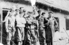 2.07.1954, Krasłag - 11 łagpunkt, Niżnieudinski rej., Krasnojarski Kraj, ZSRR.
Więźniowie pracujący w kuźni.
Fot. NN, zbiory Ośrodka KARTA, udostępnił Tadeusz Dryjański