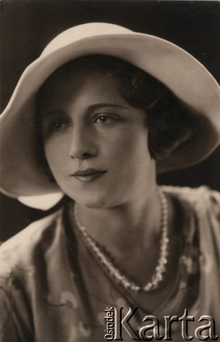 10.09.1932, Kalisz, Polska
Młoda kobieta w kapeluszu. Podpis na odwrocie: 