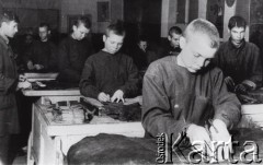Brak daty. ZSRR.
Pracujące dzieci.
Fot. NN, zbiory Ośrodka KARTA