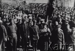 1931-1933, Kanał Białomorski, ZSRR.
Więźniowie zebrani na placu.
Fot. NN, zbiory Ośrodka KARTA