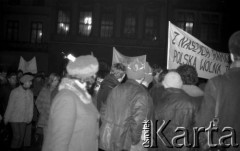 11.11.1980, Kraków, Polska.
Obchody rocznicy odzyskania niepodległości. Przejście z Wawelu pod Grób Nieznanego Żołnierza. Napis na transparencie: 