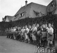 Wrzesień 1939, Polska.
Apel żołnierzy, którzy wrócili z frontu.
Fot. prof. Heinrich Hoffman, zdjęcia z albumu 