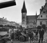 Wrzesień 1939, Słowacja
Działa na rynku miasteczka.
Fot. prof. Heinrich Hoffmann, zdjęcia z albumu 