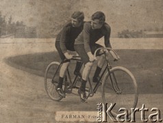 1901, brak miejsca.
Bracia Farman na tandemie.
Fot. NN, zbiory Ośrodka Karta, udostępniło Warszawskie Towarzystwo Cyklistów (WTC).