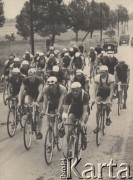 Brak daty, brak miejsca.
Wyścig kolarski.
Fot. NN, zbiory Ośrodka Karta, udostępniło Warszawskie Towarzystwo Cyklistów (WTC).