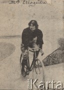 Początek XX w., brak miejsca.
Cyklistka Etéogelta.
Fot. Charles Barenne, zbiory Ośrodka Karta, udostępniło Warszawskie Towarzystwo Cyklistów (WTC).