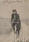 Początek XX w., brak miejsca.
Cyklistka Jeanne Boié.
Fot. Charles Barenne, zbiory Ośrodka Karta, udostępniło Warszawskie Towarzystwo Cyklistów (WTC).