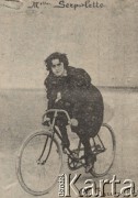 Początek XX w., brak miejsca.
Cyklistka Sepolette.
Fot. Charles Barenne, zbiory Ośrodka Karta, udostępniło Warszawskie Towarzystwo Cyklistów (WTC).