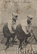 Brak daty, brak miejsca.
Cyklistki na tandemie: Dupre i Derbys.
Fot. Charles Barenne, zbiory Ośrodka Karta, udostępniło Warszawskie Towarzystwo Cyklistów (WTC).