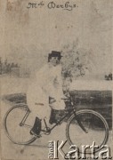 Początek XX wieku, brak miejsca.
Cyklistka Derbys.
Fot. Charles Barenne, zbiory Ośrodka Karta, udostępniło Warszawskie Towarzystwo Cyklistów (WTC).