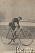 Koniec XIX wieku, brak miejsca.
Cyklista Henri Cissac.
Fot. NN, zbiory Ośrodka Karta, udostępniło Warszawskie Towarzystwo Cyklistów (WTC).