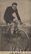 Początek XX wieku, brak miejsca.
Cyklista francuski Fernand Piette.
Fot. NN, zbiory Ośrodka Karta, udostępniło Warszawskie Towarzystwo Cyklistów (WTC).