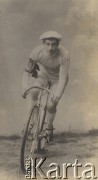 Początek XX wieku, brak miejsca.
Cyklista Ciniselli.
Fot. NN, zbiory Ośrodka Karta, udostępniło Warszawskie Towarzystwo Cyklistów (WTC).