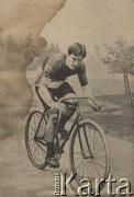 Początek XX wieku, brak miejsca.
Edmond Jacquelin- francuski mistrz.
Fot. NN, zbiory Ośrodka Karta, udostępniło Warszawskie Towarzystwo Cyklistów (WTC).