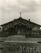1940, Comisani, Rumunia.
Obóz dla internowanych żołnierzy Wojska Polskiego. Kaplica obozowa, nad drzwiami napis: 