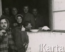 10.01.1940, Comisani, Rumunia.
Obóz internowania dla żołnierzy Wojska Polskiego. Odwiedziny zespołu 