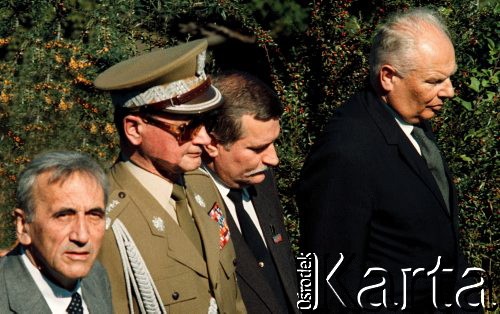 1.09.1989, Westerplatte, Polska.
50. rocznica wybuchu II wojny światowej. Od lewej: premier Tadeusz Mazowiecki, prezydent gen. Wojciech Jaruzelski, przewodniczący NSZZ 