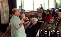 1989, Warszawa, Polska.
Jacek Kuroń na spotkaniu przedwyborczym.
Fot. Wojciech Druszcz, zbiory Ośrodka KARTA